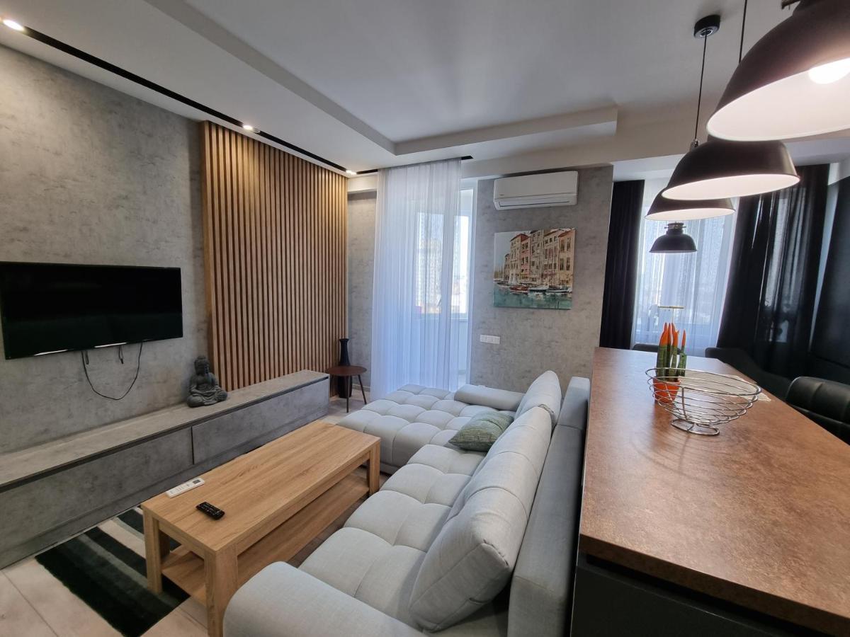 Diplomat The Best Ultra Central Apartaments คีชีเนา ภายนอก รูปภาพ