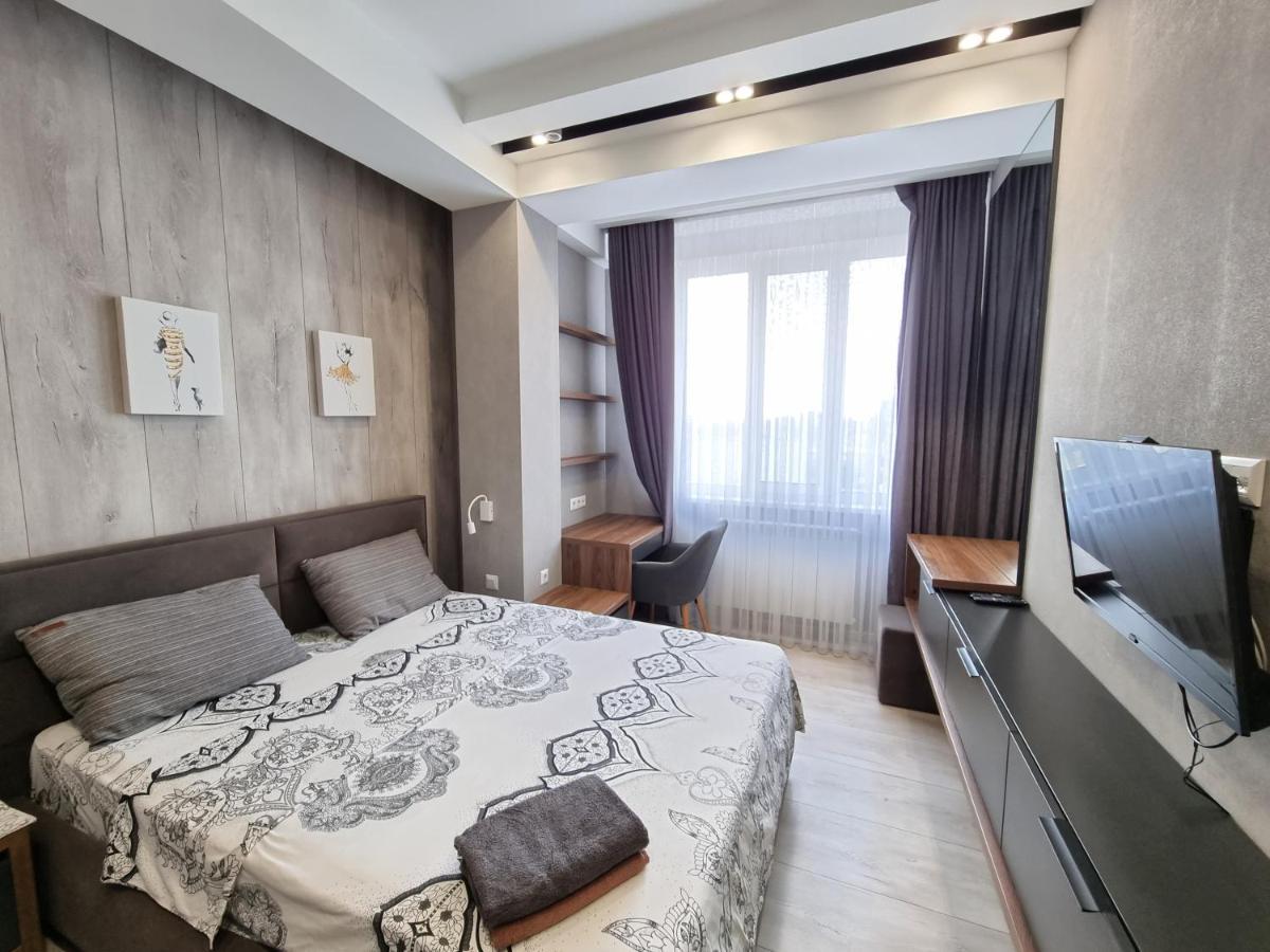 Diplomat The Best Ultra Central Apartaments คีชีเนา ภายนอก รูปภาพ