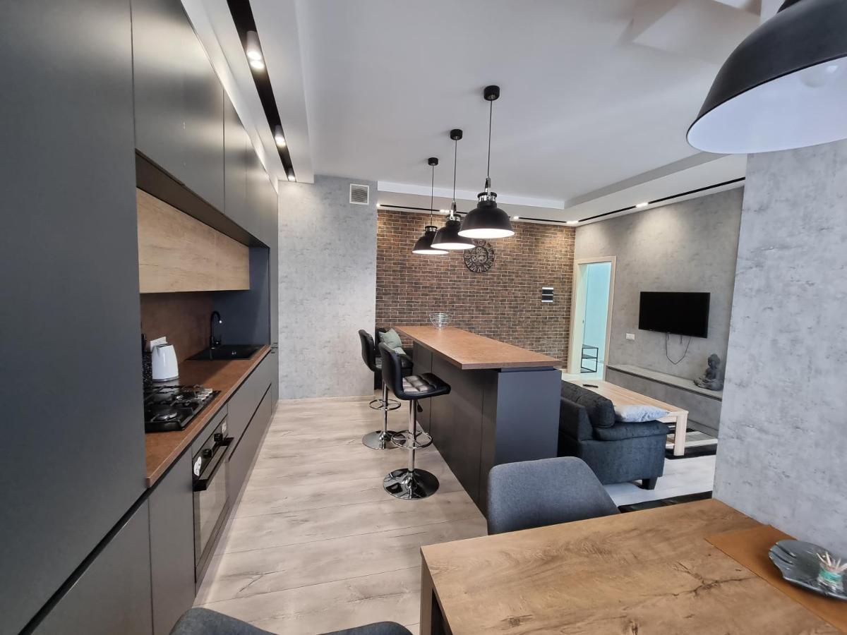 Diplomat The Best Ultra Central Apartaments คีชีเนา ภายนอก รูปภาพ