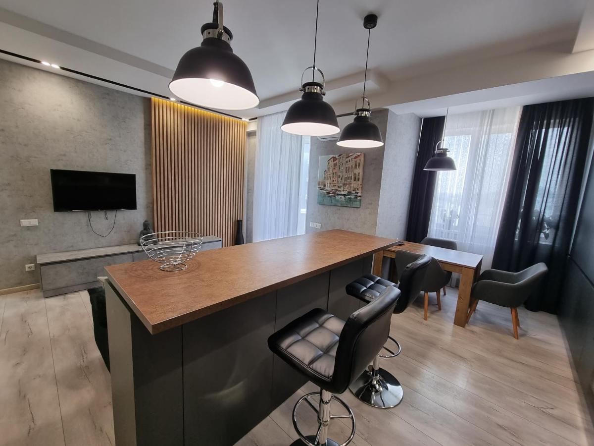 Diplomat The Best Ultra Central Apartaments คีชีเนา ภายนอก รูปภาพ
