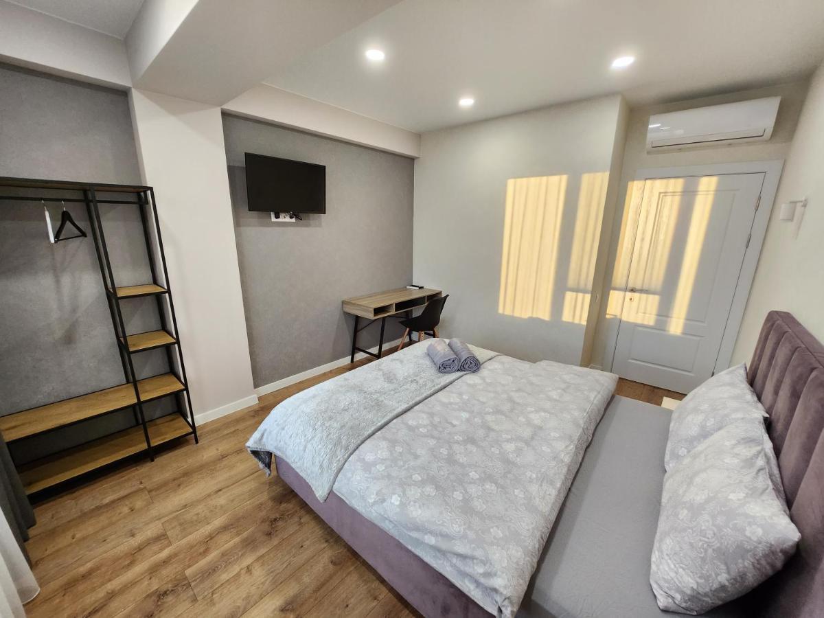 Diplomat The Best Ultra Central Apartaments คีชีเนา ภายนอก รูปภาพ