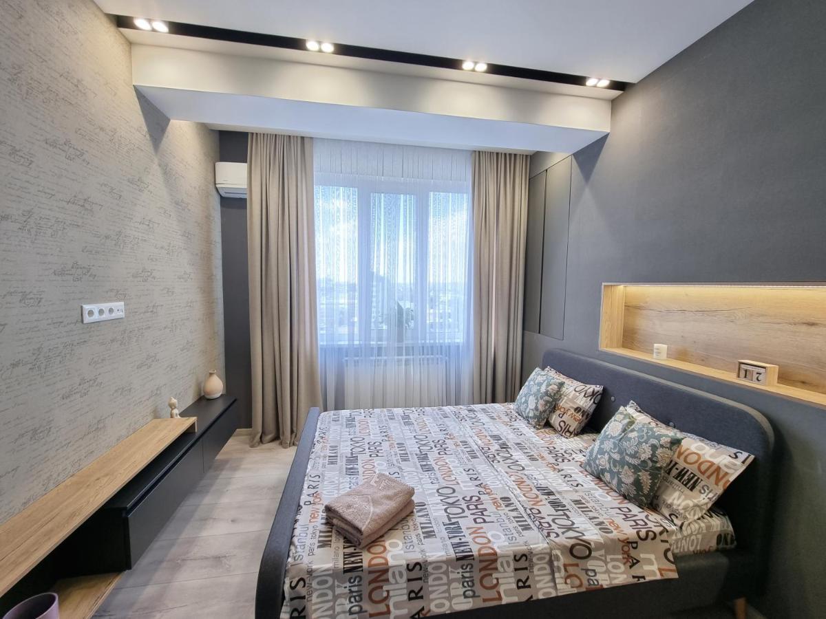 Diplomat The Best Ultra Central Apartaments คีชีเนา ภายนอก รูปภาพ