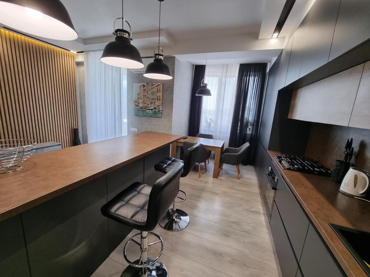 Diplomat The Best Ultra Central Apartaments คีชีเนา ภายนอก รูปภาพ