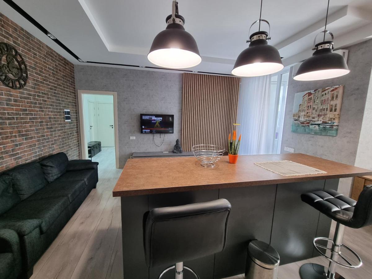 Diplomat The Best Ultra Central Apartaments คีชีเนา ภายนอก รูปภาพ