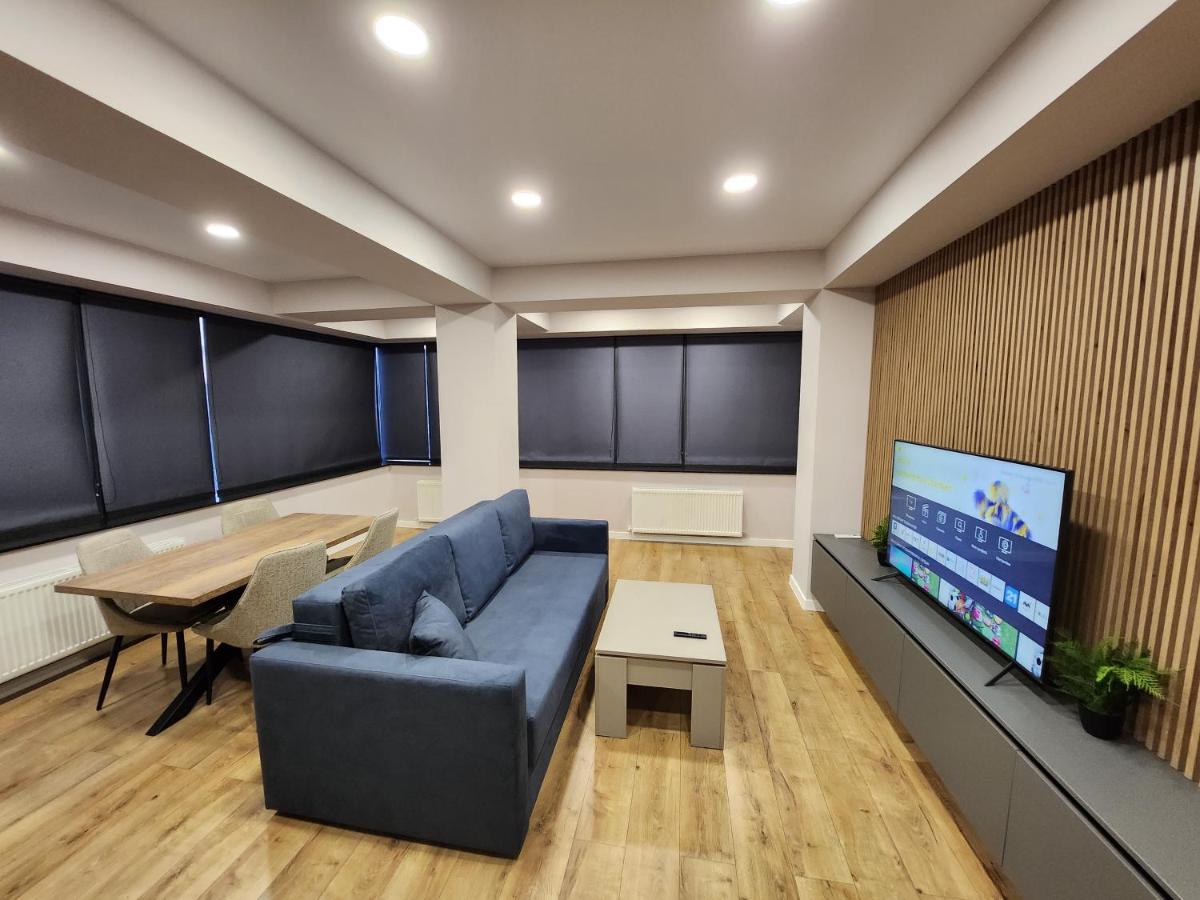 Diplomat The Best Ultra Central Apartaments คีชีเนา ภายนอก รูปภาพ