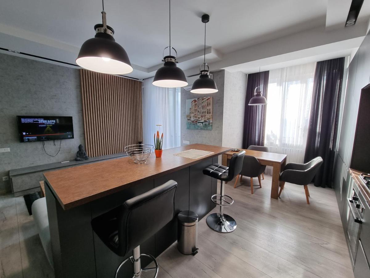 Diplomat The Best Ultra Central Apartaments คีชีเนา ภายนอก รูปภาพ